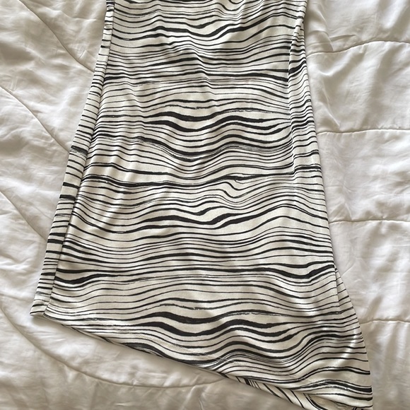 NA-KD Squared Neck Mini Dress - Picture 9 of 10
